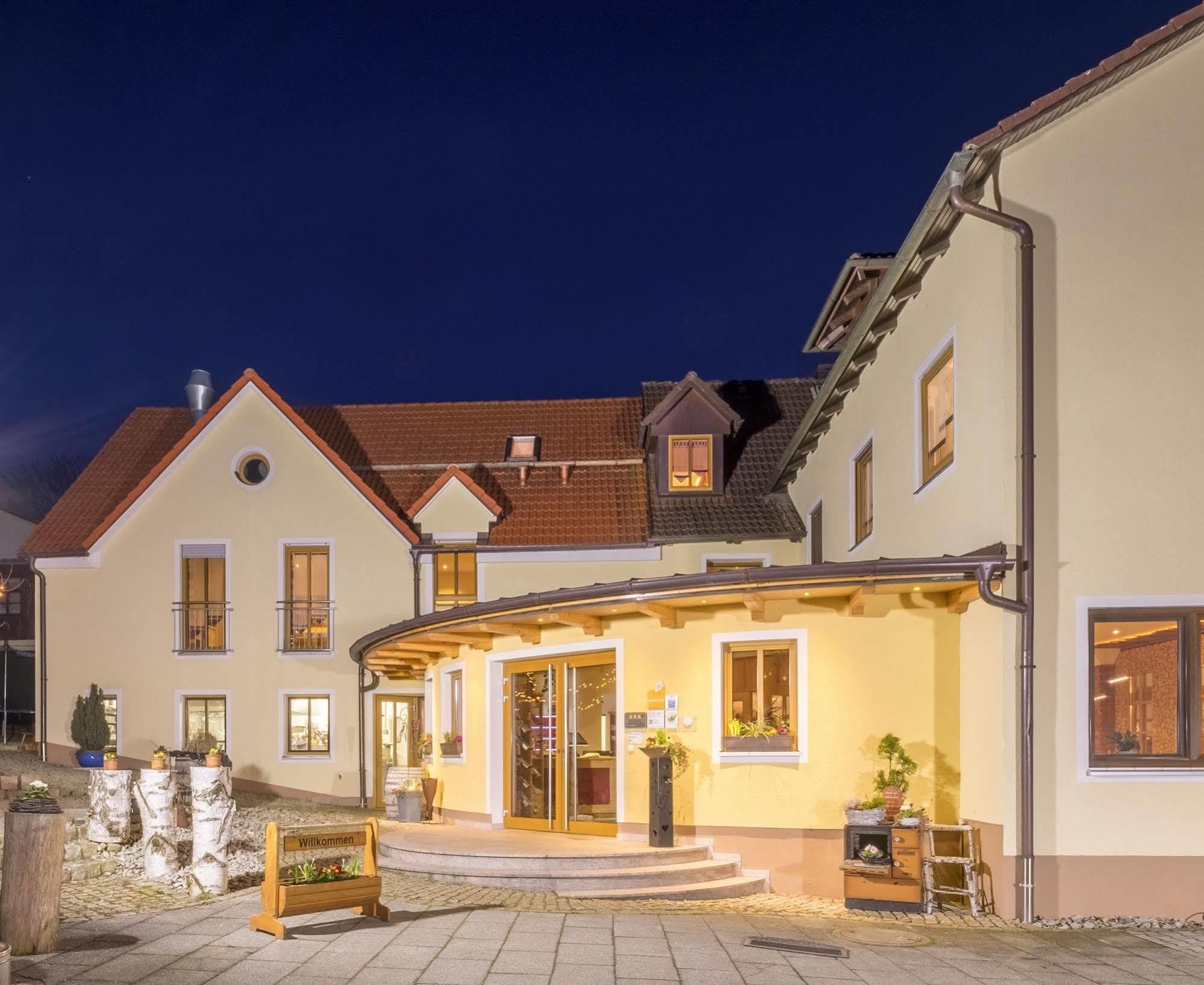 Landhotel Zum Goldenen Kreuz Moosbach  Ngoại thất bức ảnh